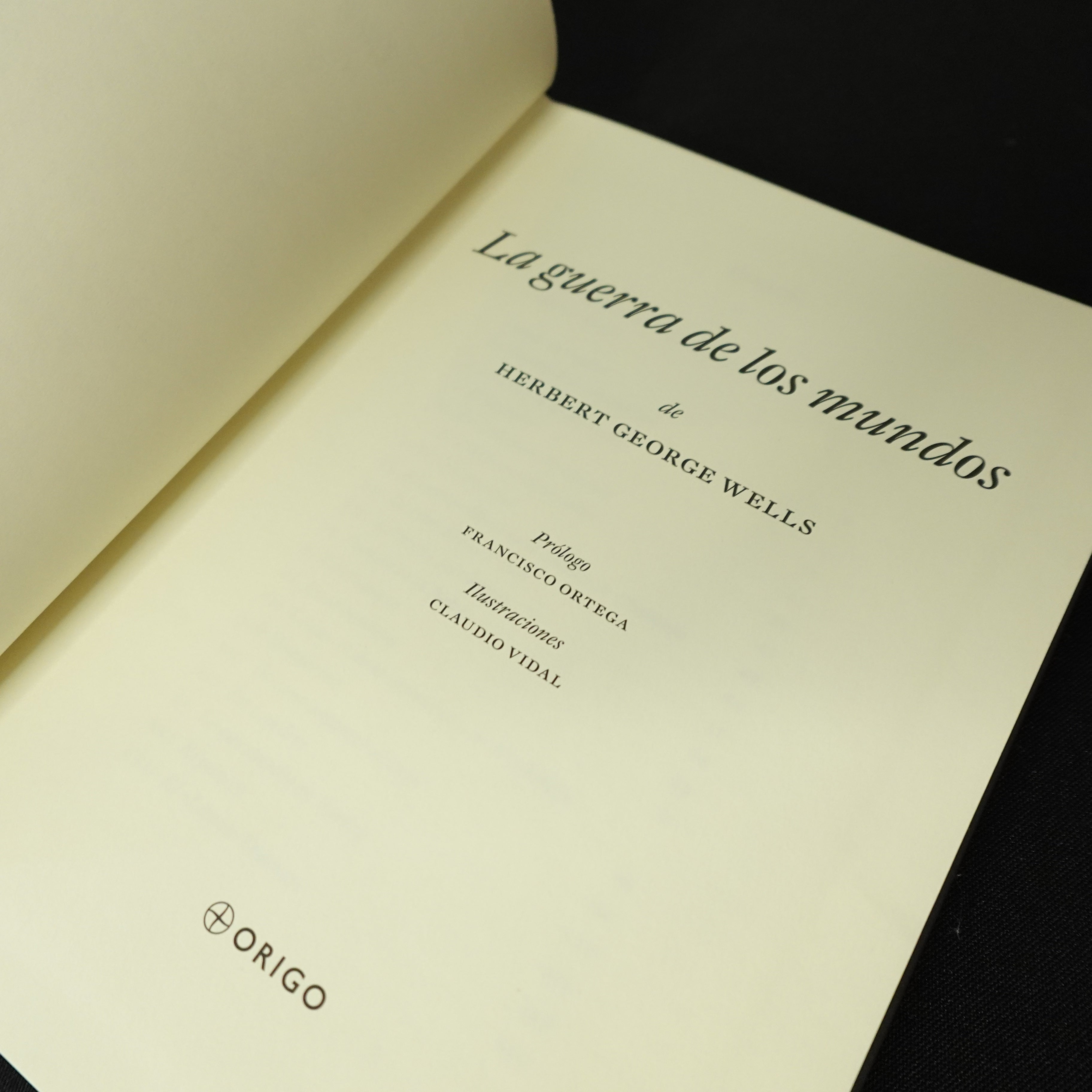 La Guerra de los Mundos (tapa dura, ilustrado) - HG Wells